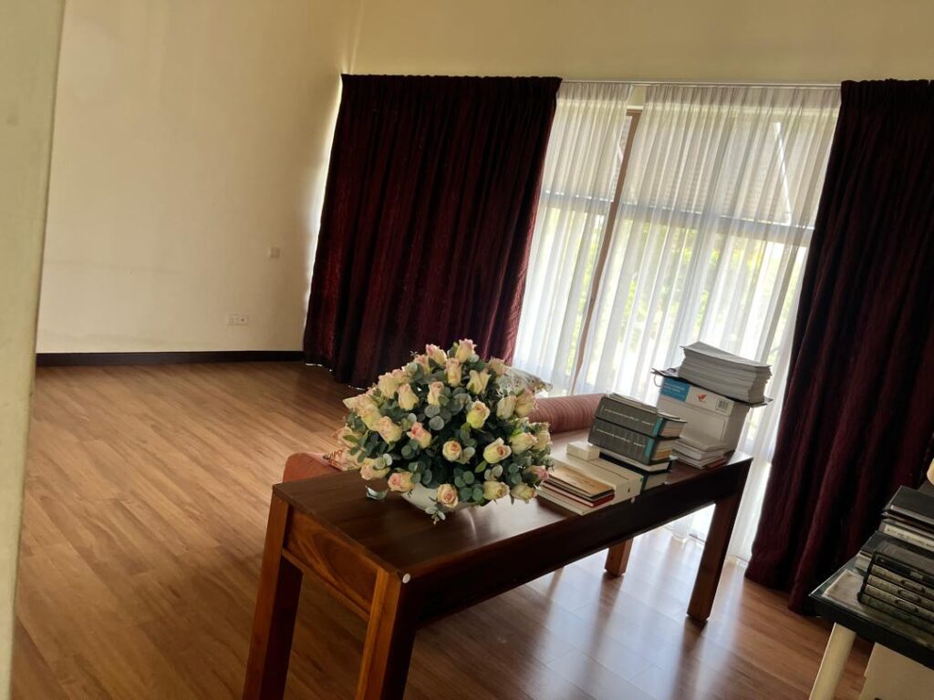 Large corner unit 2-storey bungalow at Banyan Close (11,119 ft2). Price: RM 2.7M (nego)