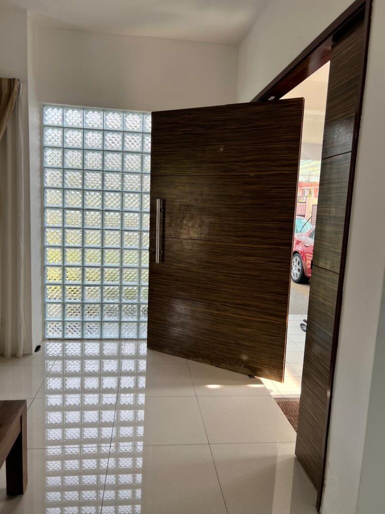 Large corner unit 2-storey bungalow at Banyan Close (11,119 ft2). Price: RM 2.7M (nego)