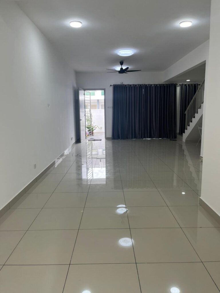 Well maintained house | Taman Sempurna Damai Semenyih | Price: RM 560K (nego)