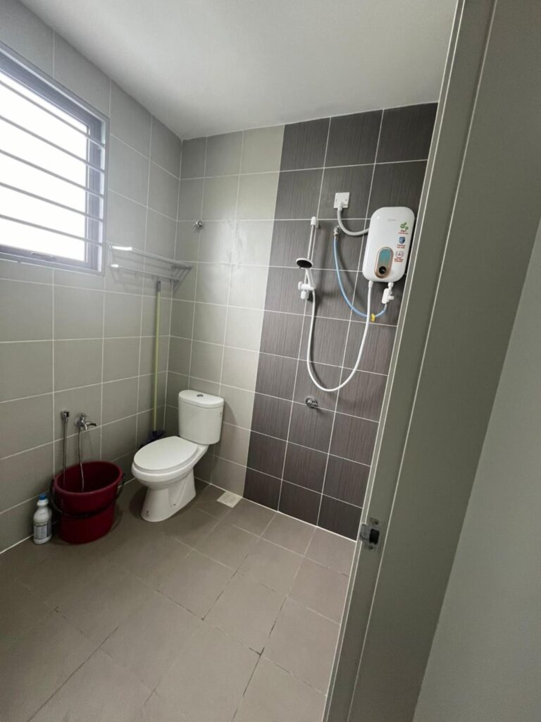 Well maintained house | Taman Sempurna Damai Semenyih | Price: RM 560K (nego)