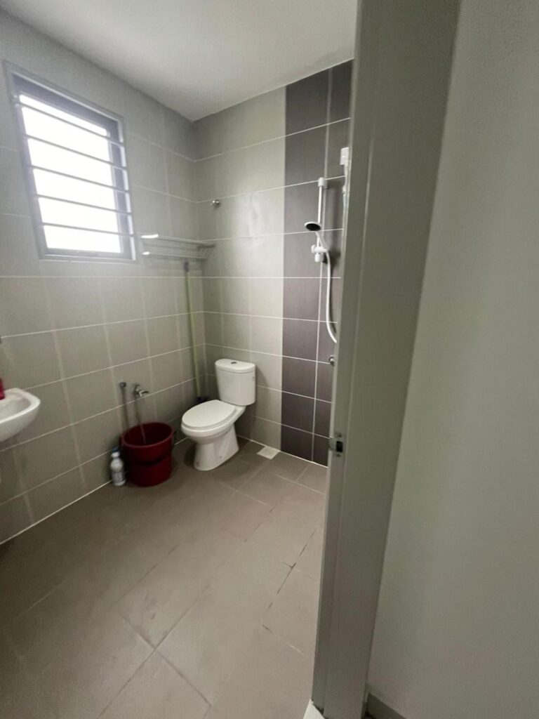 Well maintained house | Taman Sempurna Damai Semenyih | Price: RM 560K (nego)