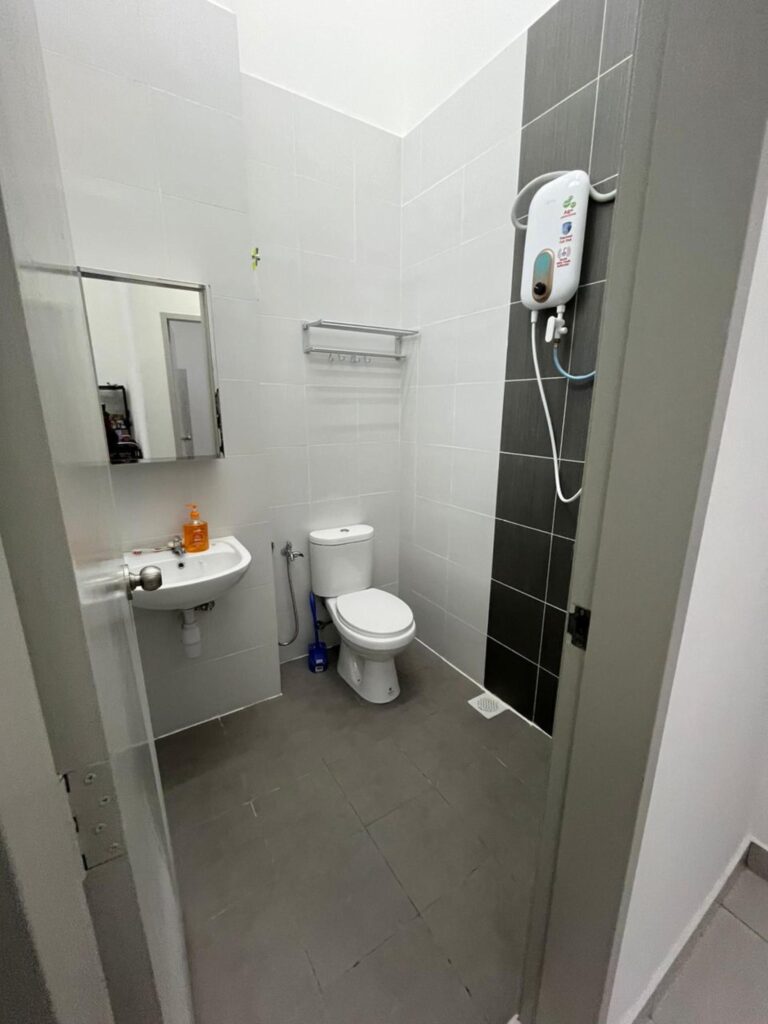 Well maintained house | Taman Sempurna Damai Semenyih | Price: RM 560K (nego)