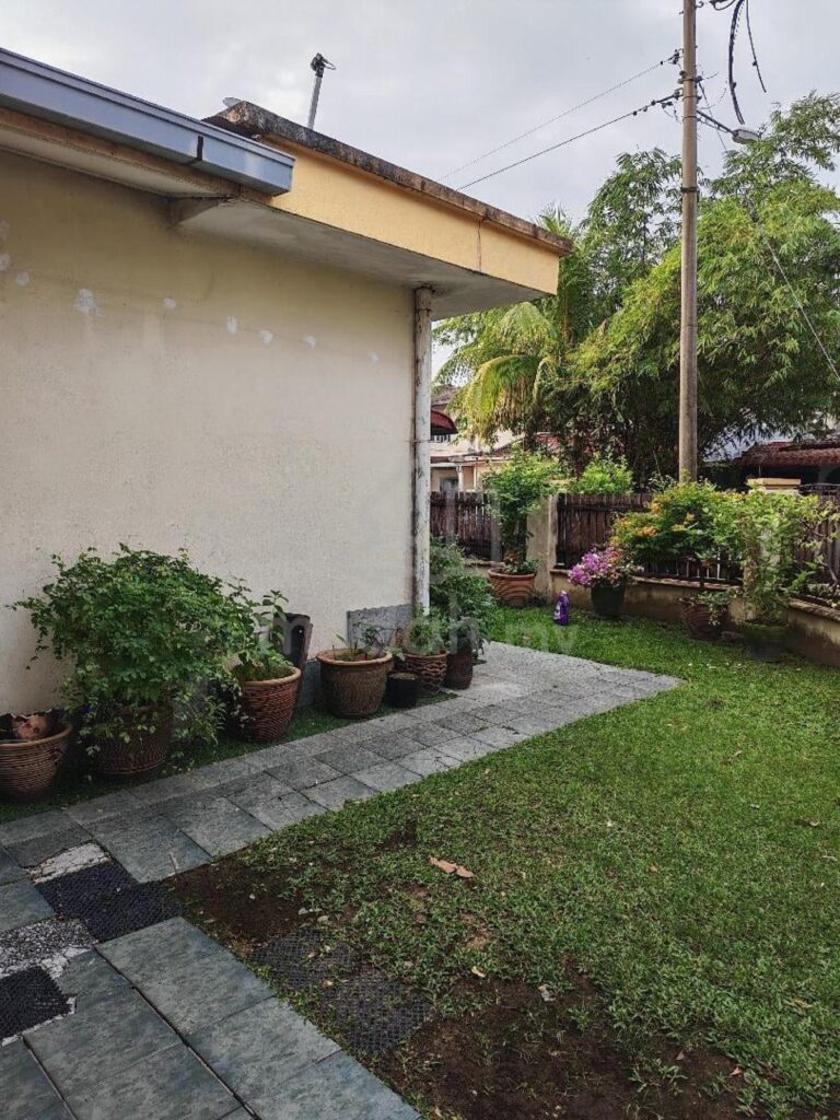 Corner lot house | Taman Berlian Kajang | Price: RM 750K (nego)